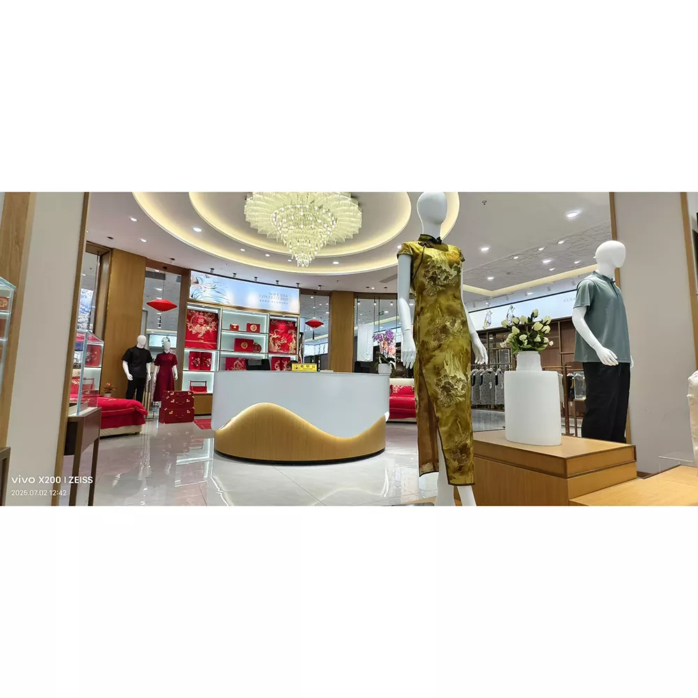 Fából készült női ruhatartó állvány